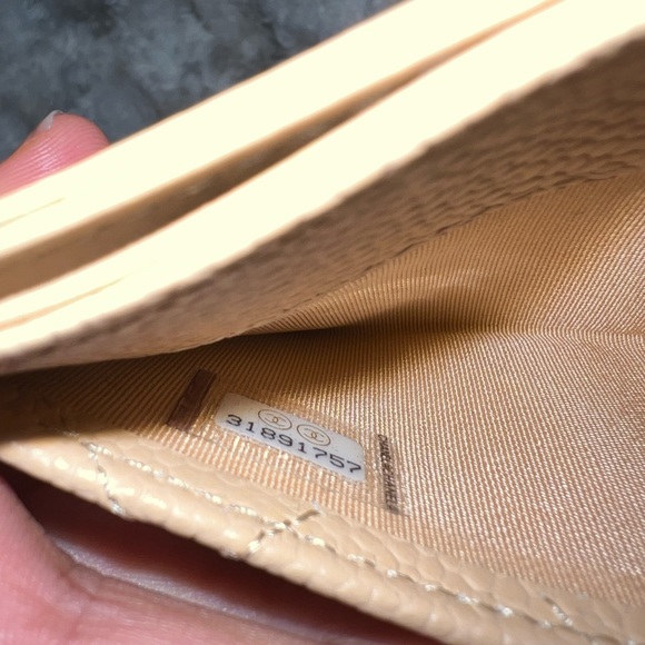 Brand new Chanel cardholder/wallet in caviar leather with gold hardware!!! - Picture 6 of 11